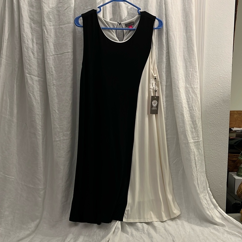 Vince Camuto dress - black and white- keyhole with button closure in back